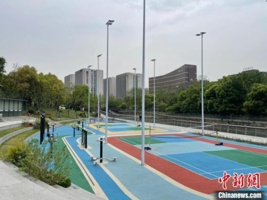 杭州余杭區(qū)一嵌入式體育場地。張煜歡 攝