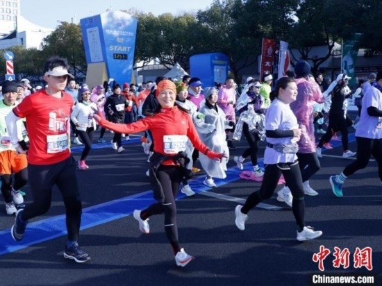 2023杭州馬拉松現(xiàn)場。肖健 攝