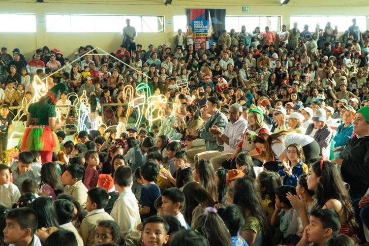 捐贈(zèng)儀式在埃爾查科市中心的體育館舉行。中國電建厄瓜多爾代表處提供圖