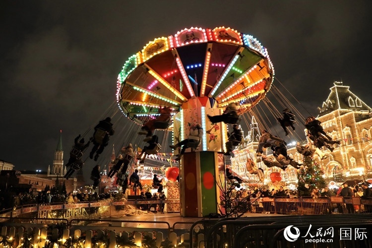 位于莫斯科紅場(chǎng)中央的“古姆”新年集市。人民網(wǎng)記者 隋鑫攝