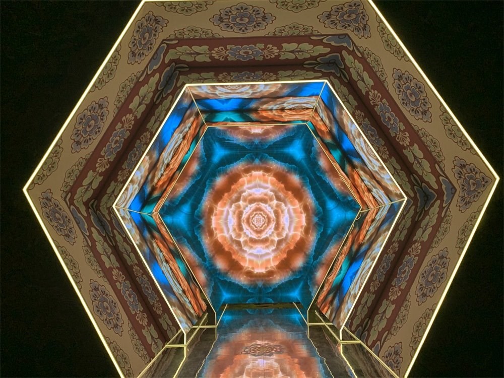 中國(guó)國(guó)家博物館“華彩萬(wàn)象——石窟藝術(shù)沉浸體驗(yàn)”現(xiàn)場(chǎng)。人民網(wǎng)記者 韋衍行攝