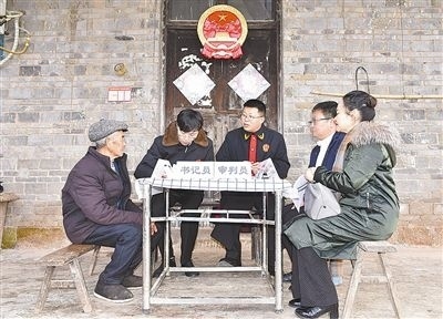  圖②：調(diào)解現(xiàn)場(chǎng)。