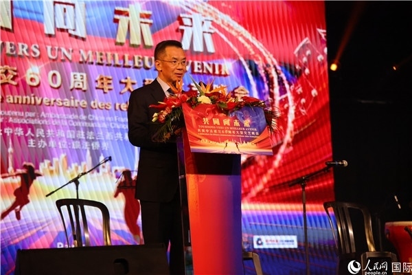 法國前總理拉法蘭出席晚會并致辭。 人民網(wǎng)記者 尚凱元 攝