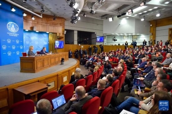 1月18日，在俄羅斯首都莫斯科，俄羅斯外長(zhǎng)拉夫羅夫回答記者提問(wèn)。新華社發(fā)（亞歷山大攝）