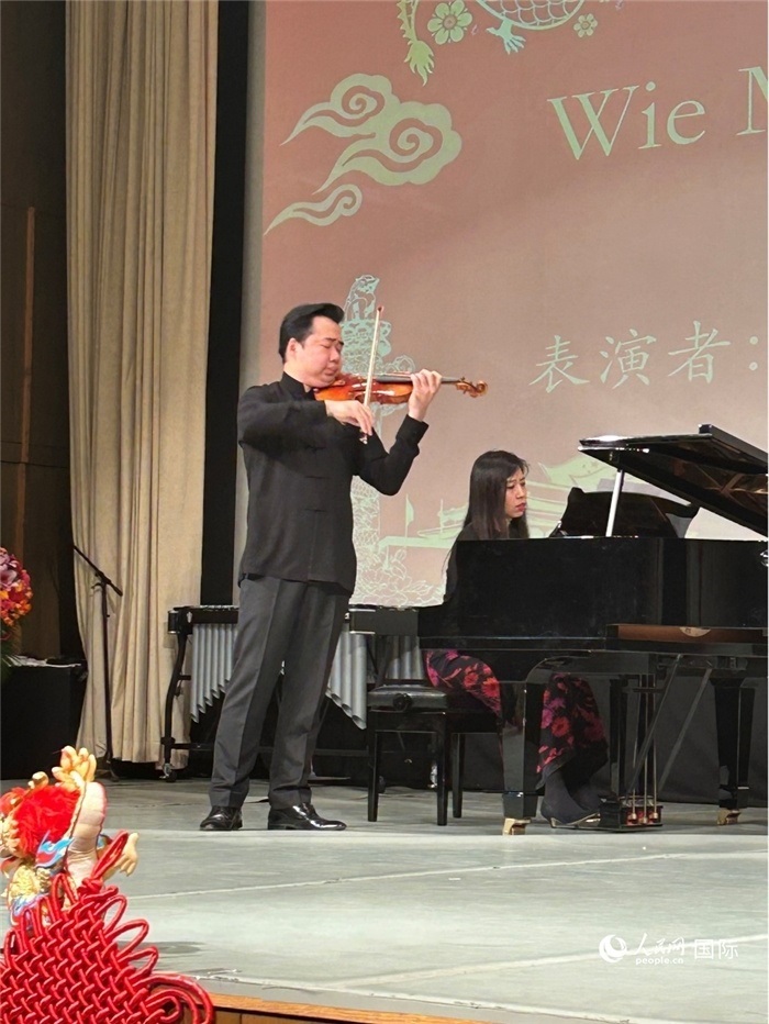 小提琴獨(dú)奏《Wie Melodien zieht es mir》《新春樂(lè)》，表演者：寧峰、韓卉菁（鋼琴伴奏）