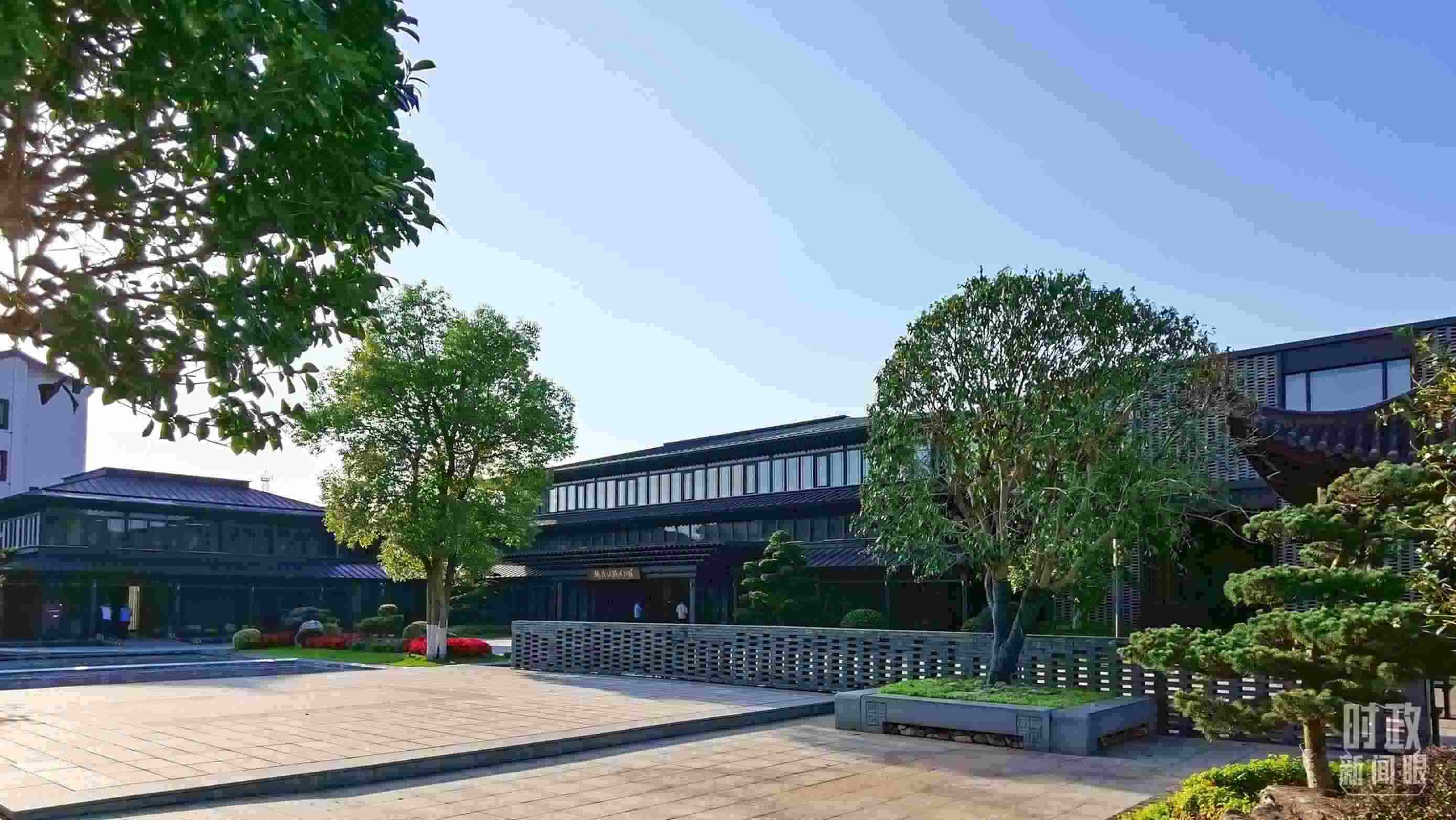 △楓橋經(jīng)驗(yàn)陳列館。2023年9月，習(xí)近平來到這里考察，強(qiáng)調(diào)要發(fā)展好新時(shí)代“楓橋經(jīng)驗(yàn)”。（總臺(tái)央視記者陳漢章拍攝）