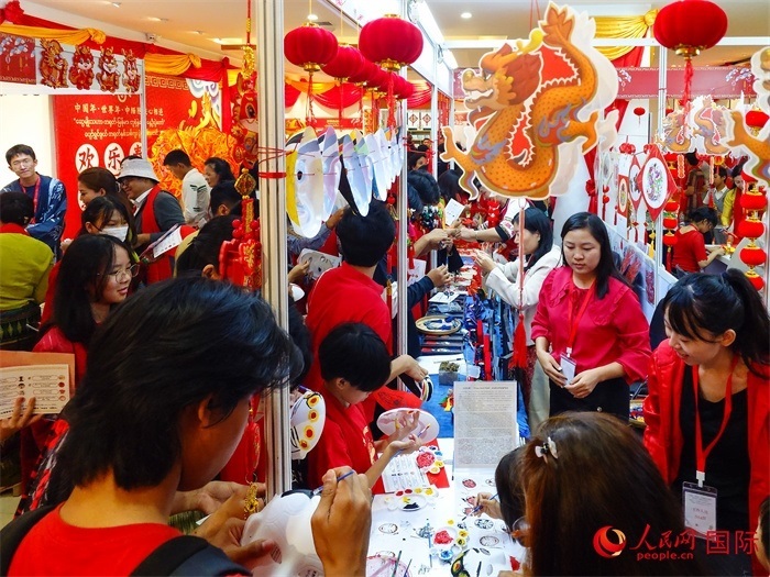 活動(dòng)現(xiàn)場(chǎng)氣氛熱烈。人民網(wǎng)記者 謝佳君攝