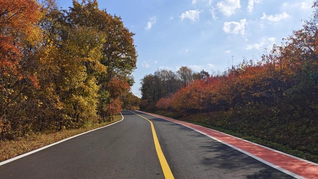 九臺區(qū)圍繞紅色文化、冰雪資源、特色民宿，進一步完善道路功能。九臺區(qū)委宣傳部供圖