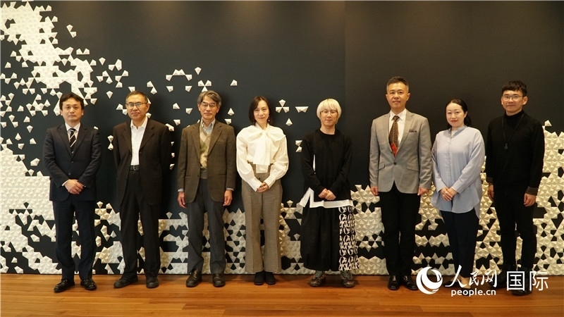 主辦方與嘉賓合影。人民網(wǎng) 蔣曉辰攝