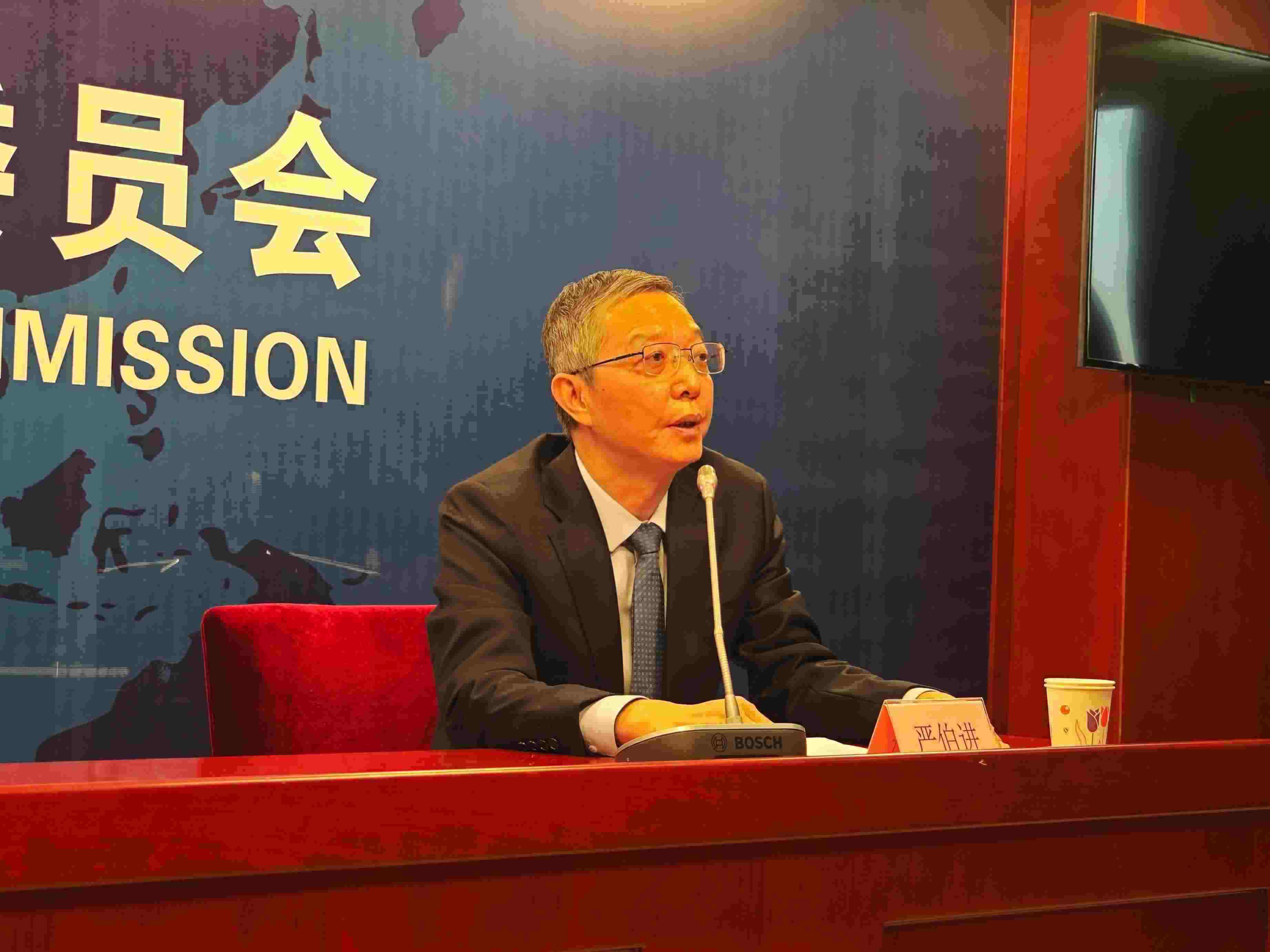 2月23日，嚴伯進在證監(jiān)會例行新聞發(fā)布會現(xiàn)場。 人民網(wǎng) 黃盛 攝