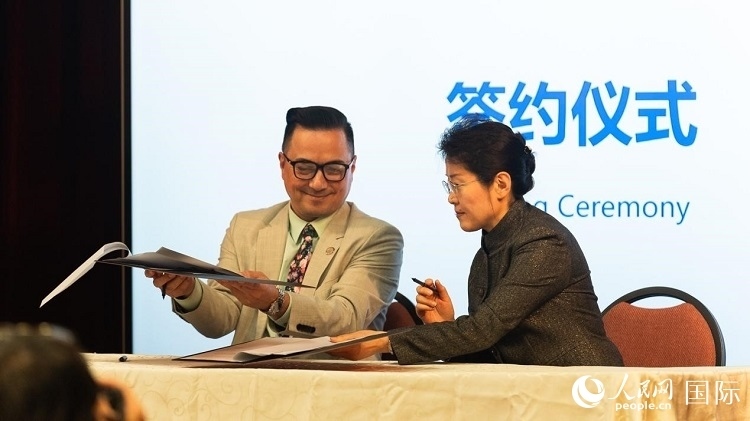 山東省圖書(shū)館與舊金山公共圖書(shū)館簽署合作協(xié)議。