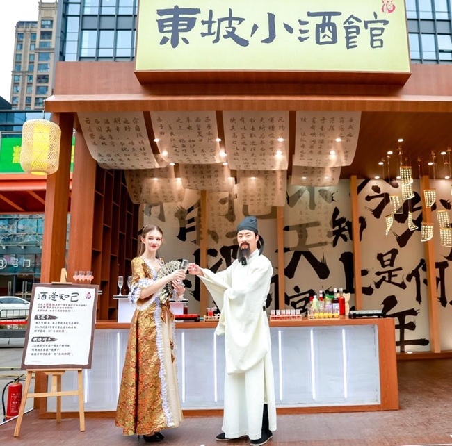 圖為演員扮演的“蘇東坡先生”。受訪方供圖