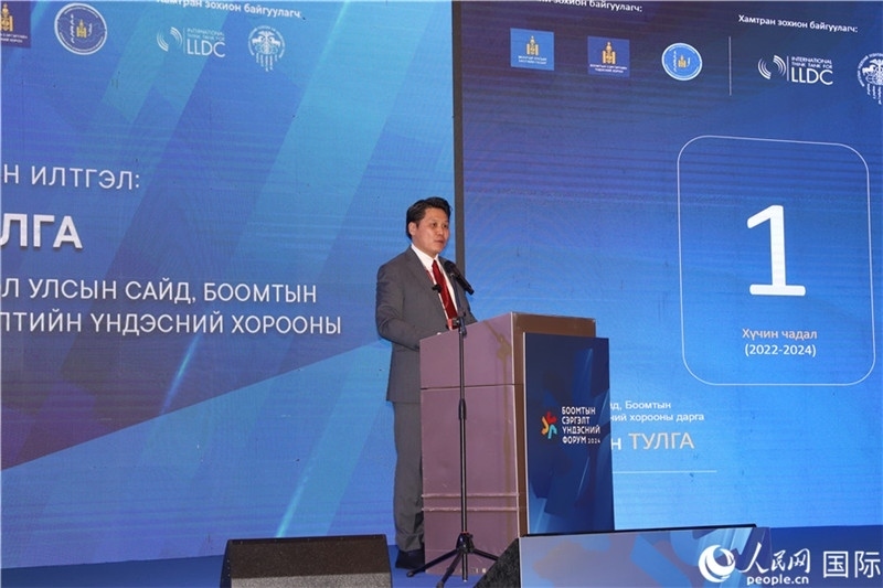 2.圖勒嘎部長做主旨報告。人民網(wǎng)記者 霍文攝_副本