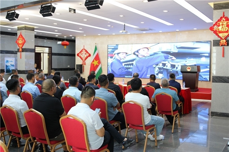 當(dāng)?shù)貢r間3月26日下午，中國品牌重型機械、載重車輛宣傳推介會在中國駐蘇里南大使館舉行。圖為宣介會現(xiàn)場。中國駐蘇里南大使館供圖