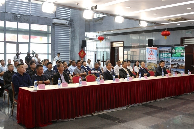 當(dāng)?shù)貢r間3月26日下午，中國品牌重型機械、載重車輛宣傳推介會在中國駐蘇里南大使館舉行。圖為宣介會現(xiàn)場。中國駐蘇里南大使館供圖