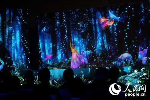 原創(chuàng)舞蹈《萬物有靈》。人民網(wǎng)記者 李發(fā)興攝