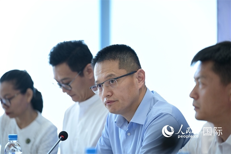 緬甸中國企業(yè)商會會長、工商銀行仰光分行行長劉銘介紹有關(guān)情況-人民網(wǎng)記者謝佳君攝