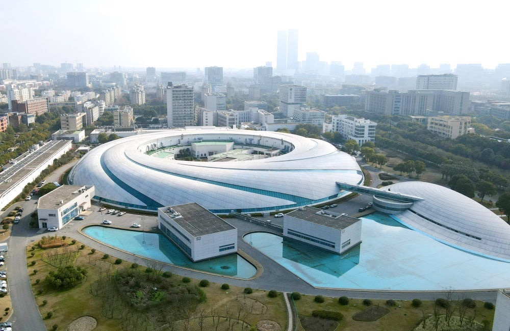 空中俯瞰位于上海張江科學城的上海光源（2024年2月27日攝，無人機照片）。