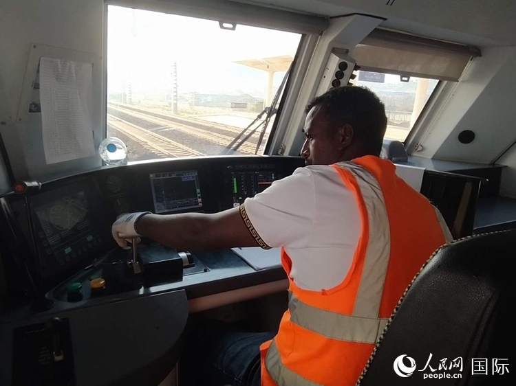火車司機索博卡。人民網記者 黃培昭攝