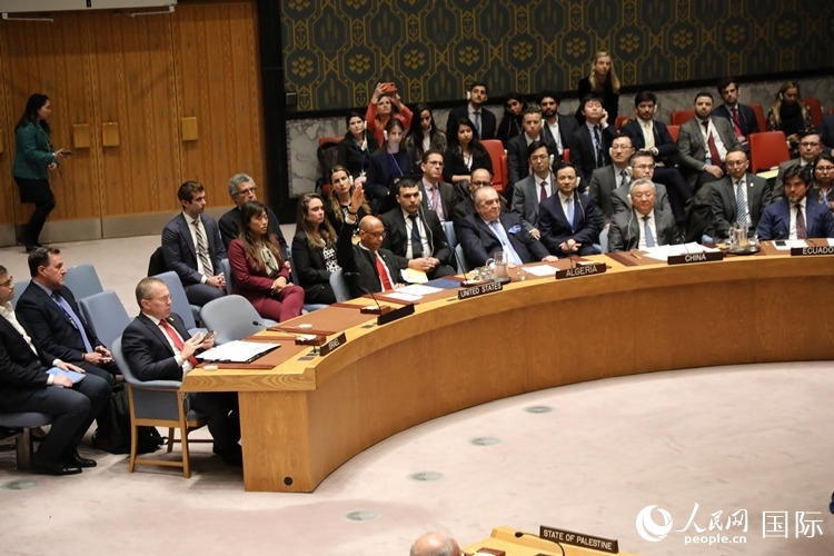 4月18日，安理會(huì)投票現(xiàn)場(chǎng)，12個(gè)成員投贊成票。 人民網(wǎng)記者 李志偉攝