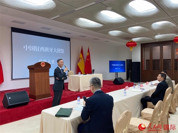 中國駐西班牙大使姚敬在僑界法治講座上致辭。人民網(wǎng)記者 范劍青攝