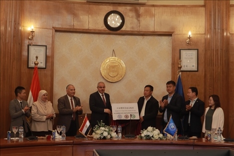 蘇伊士運河大學(xué)語音教室正式揭牌。蘇伊士運河大學(xué)孔子學(xué)院供圖