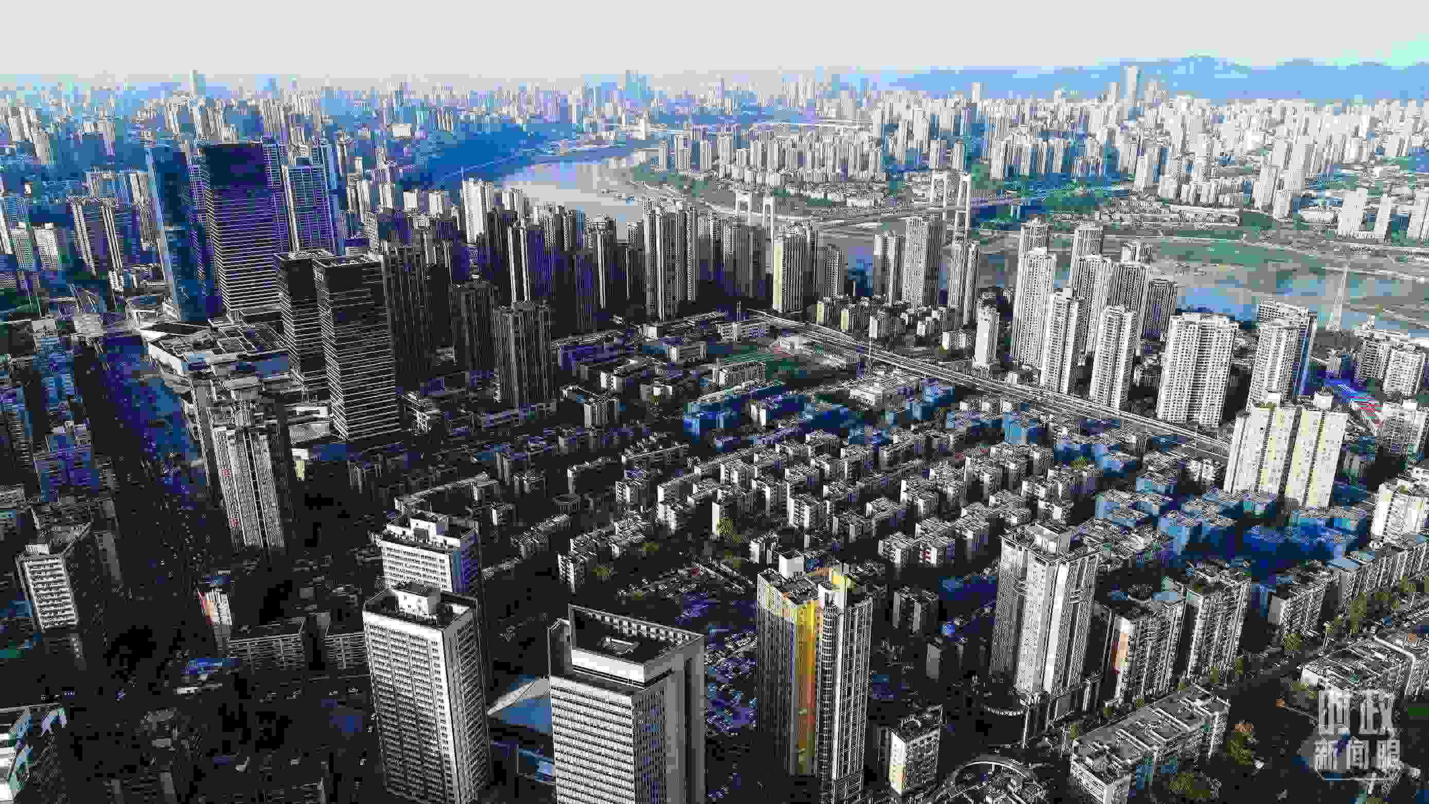 △俯瞰謝家灣街道民主村社區(qū)。（總臺記者謝鵬拍攝）