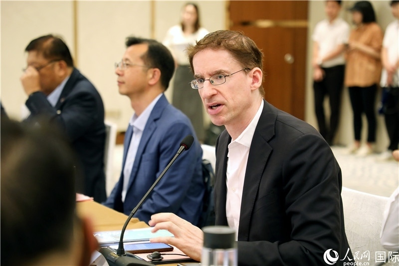 德國駐廣州總領(lǐng)事魯彥在產(chǎn)業(yè)對接會上發(fā)言。人民網(wǎng)記者趙益普攝