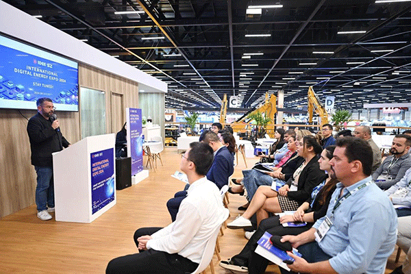 當(dāng)?shù)貢r間4月26日，深圳市發(fā)展和改革委員會在巴西圣保羅國際工程機械及礦山機械展上舉行專題推介會，介紹將于今年下半年在深圳市舉辦的2024國際數(shù)字能源展。 2024國際數(shù)字能源展組委會供圖