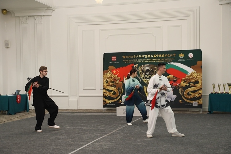 武術(shù)愛好者現(xiàn)場表演。索非亞中國文化中心供圖