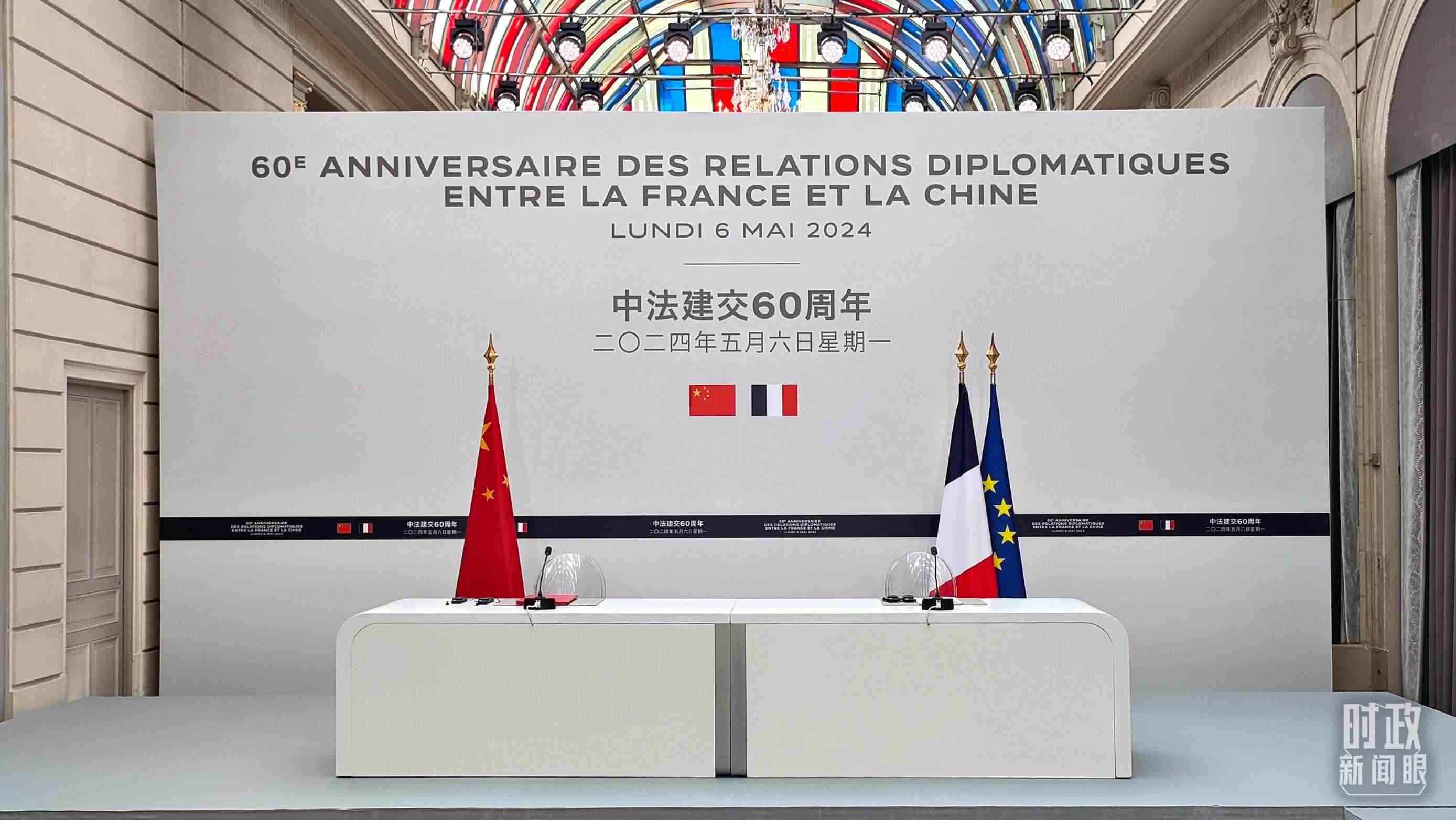 △習(xí)主席在巴黎愛(ài)麗舍宮同馬克龍總統(tǒng)會(huì)談后共同會(huì)見(jiàn)記者，這是會(huì)見(jiàn)開(kāi)始前的現(xiàn)場(chǎng)。（總臺(tái)央廣記者劉會(huì)民拍攝）