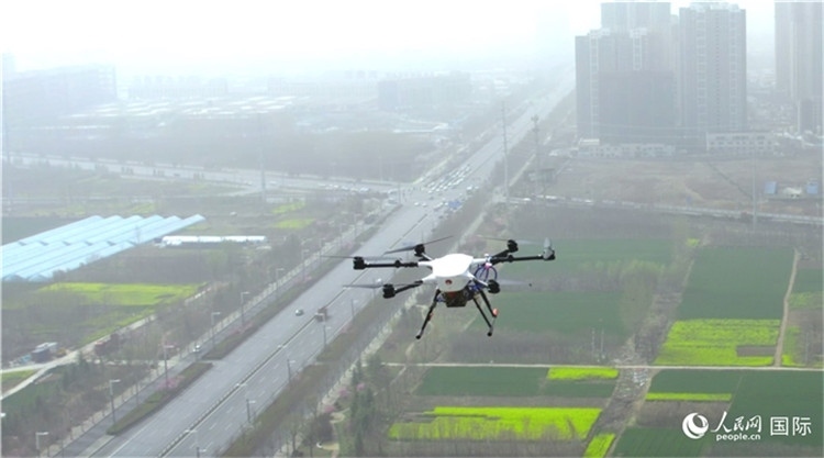 無人機(jī)。人民網(wǎng)記者 劉寧攝