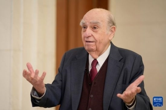  5月17日，烏拉圭前總統(tǒng)胡利奧·瑪麗亞·桑吉內(nèi)蒂在蒙得維的亞接受新華社記者專訪。新華社發(fā)（尼古拉斯·塞拉亞攝）