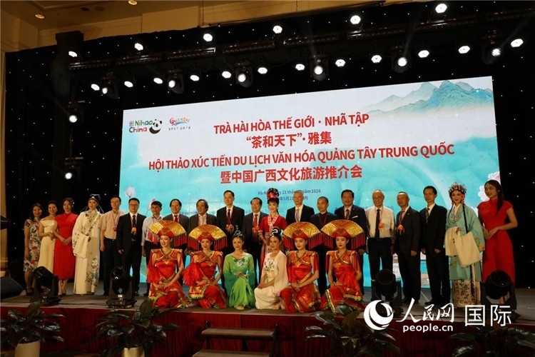 中越兩國嘉賓合影留念。人民網(wǎng)記者楊曄攝