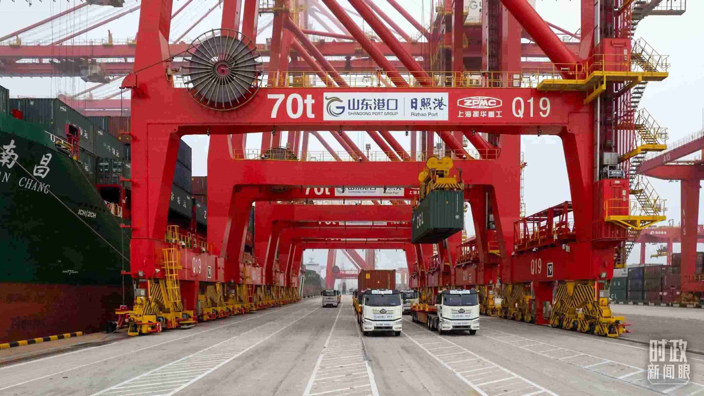 山東日照港。（總臺(tái)國(guó)廣記者李晉拍攝）