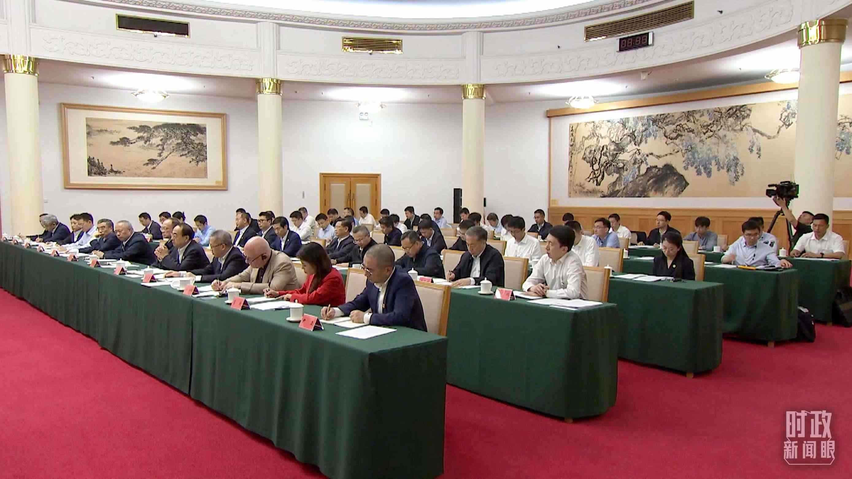 企業(yè)和專家座談會(huì)現(xiàn)場(chǎng)。