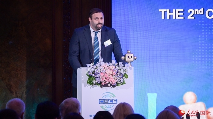 英國(guó)48家集團(tuán)俱樂(lè)部主席杰克·佩里致辭。人民網(wǎng) 郭錦標(biāo)攝