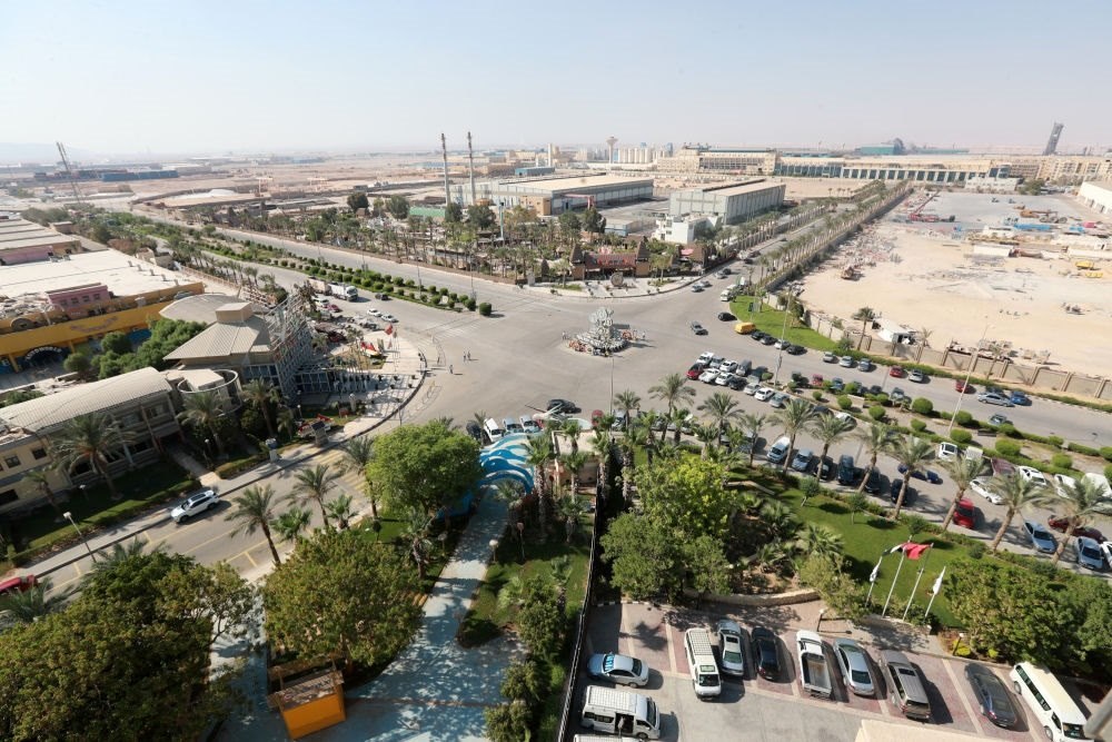 這是2023年8月10日在埃及蘇伊士省拍攝的中?！ぬ┻_(dá)蘇伊士經(jīng)貿(mào)合作區(qū)。新華社記者 隋先凱 攝