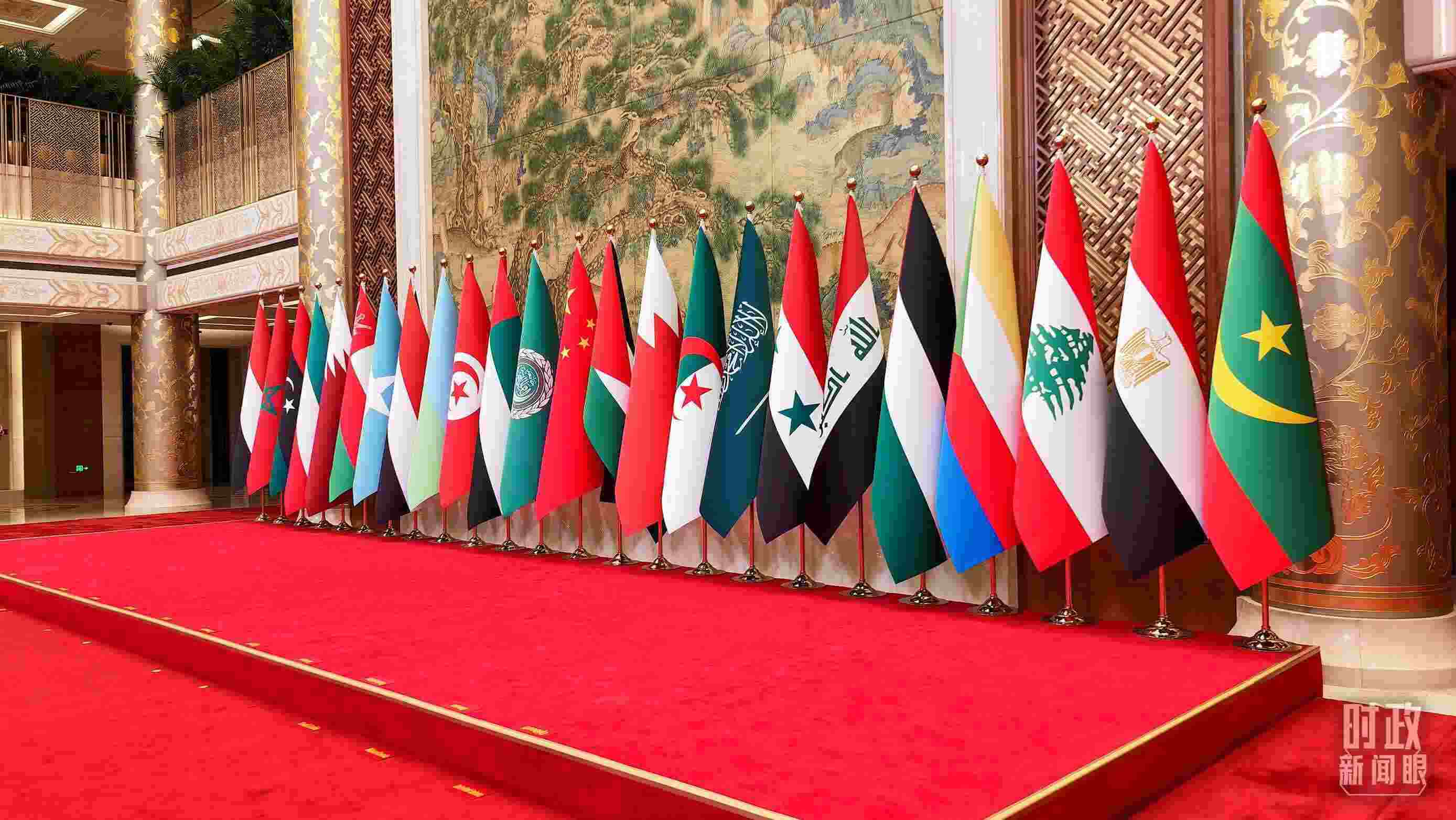 △會(huì)議現(xiàn)場(chǎng)的旗陣。（總臺(tái)央廣記者馬喆拍攝）