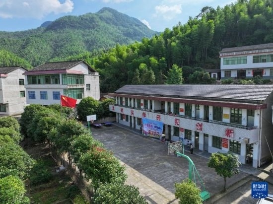 這是5月28日拍攝的湖南省衡陽市衡陽縣岣嶁鄉(xiāng)妙溪小學(xué)（無人機(jī)照片）。