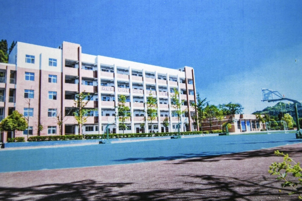 建成之初的之江小學(xué)教學(xué)樓（資料照片翻拍）。