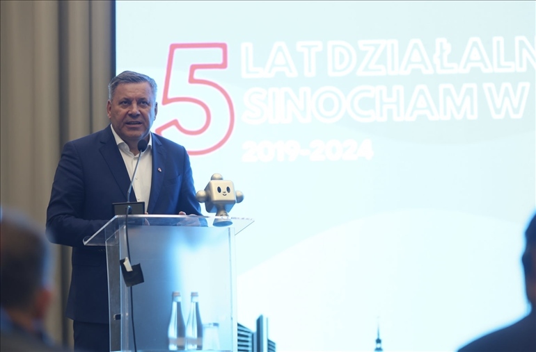 波蘭前副總理比霍琴斯基致辭。