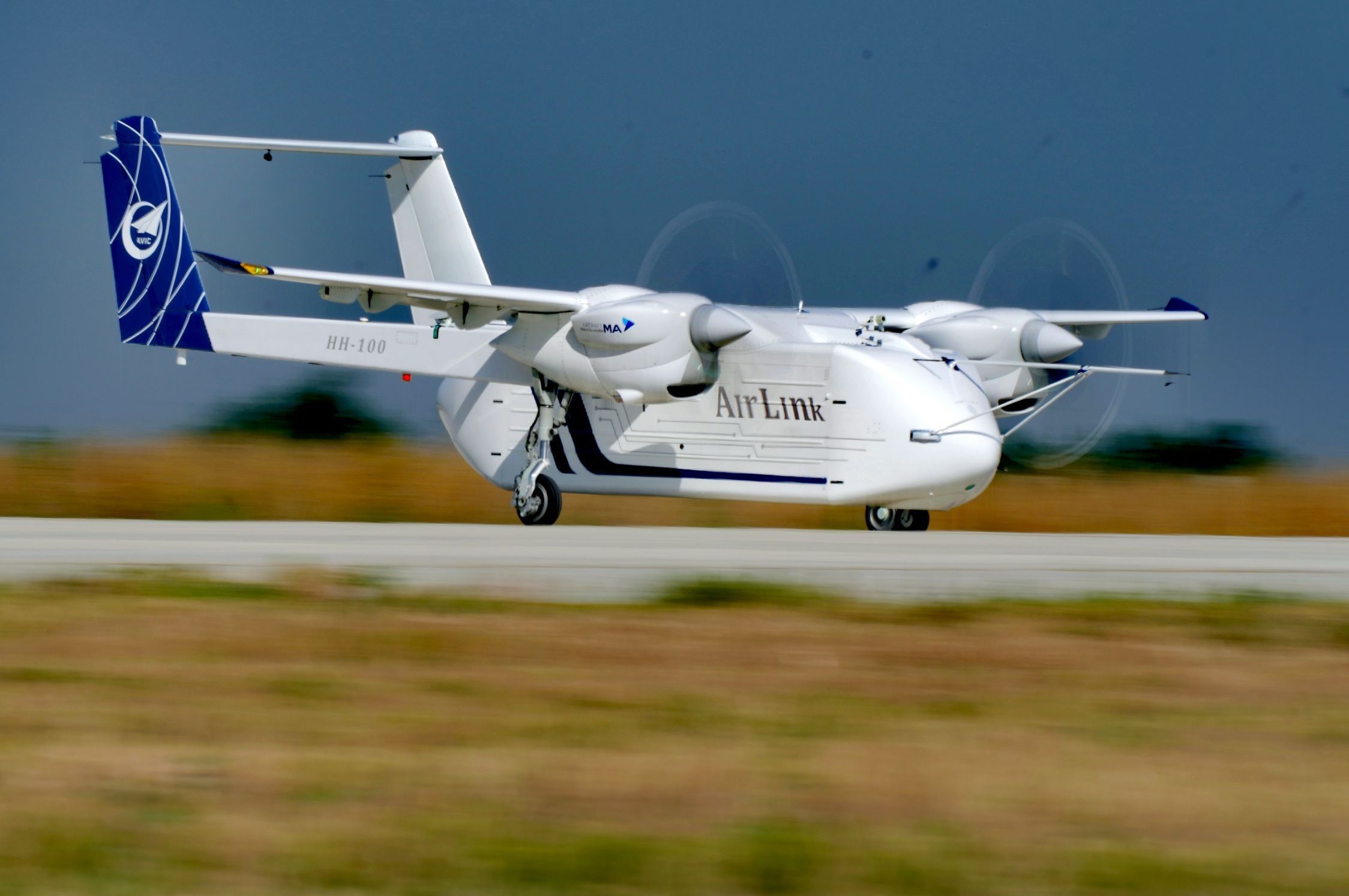 △2024年6月12日，HH-100航空商用無(wú)人運(yùn)輸系統(tǒng)驗(yàn)證機(jī)在西安藍(lán)田通用機(jī)場(chǎng)首飛成功。