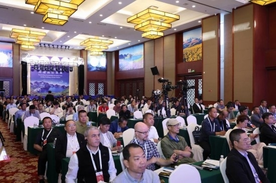  6月15日，“長白山·世界地質公園、世界生物圈保護區(qū)可持續(xù)發(fā)展會議”現(xiàn)場。新華社發(fā)