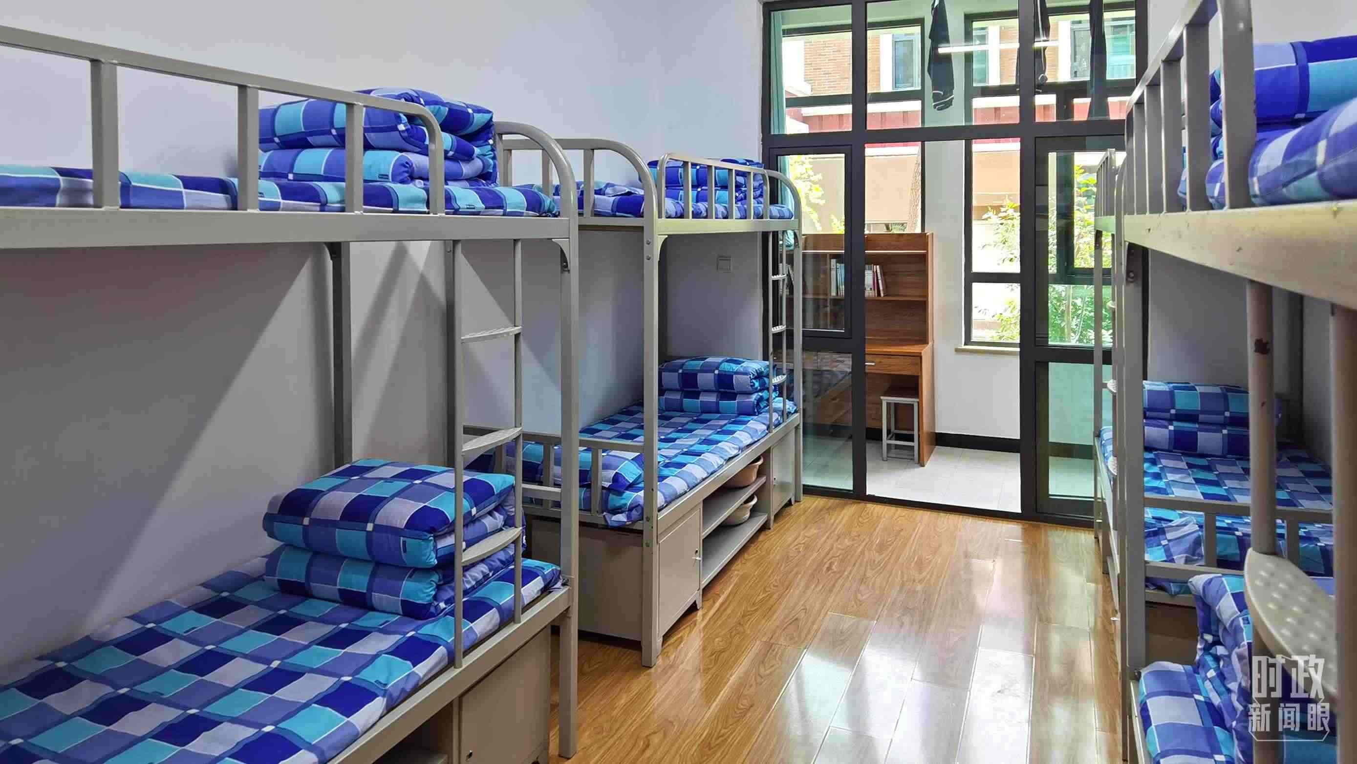 △果洛西寧民族中學(xué)宿舍樓。（總臺(tái)央視記者郭鴻拍攝）