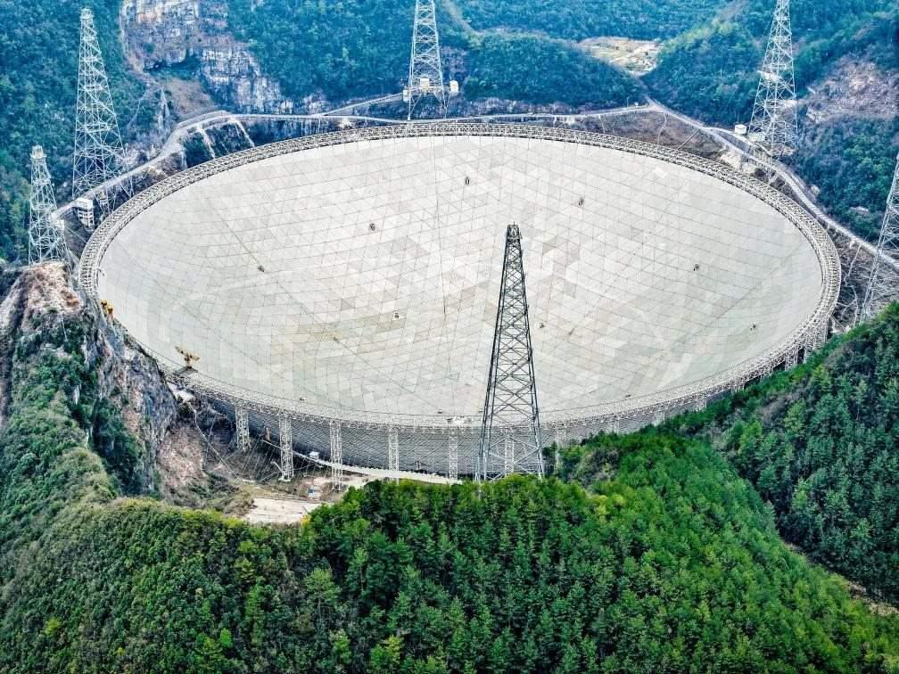 這是2024年2月26日拍攝的位于貴州的“中國天眼”（無人機全景圖片，維護保養(yǎng)期間拍攝）。新華社記者 歐東衢 攝