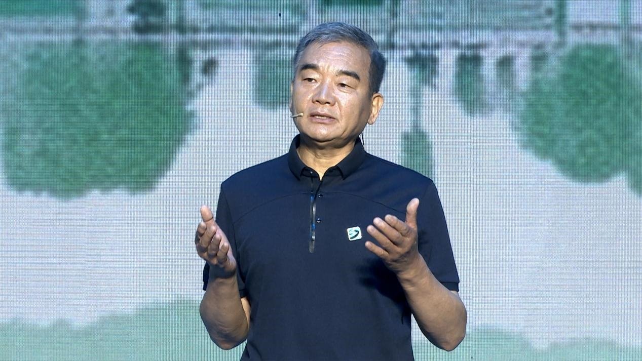 中國博物館協(xié)會(huì)理事長劉曙光現(xiàn)場講述。