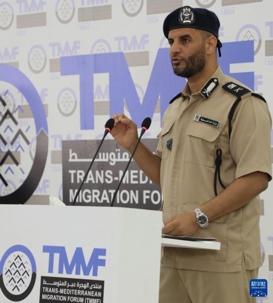 7月10日，利比亞內(nèi)政部長特拉貝爾西在首都的黎波里舉行的新聞發(fā)布會上講話。新華社發(fā)（哈姆扎·圖爾基亞攝）