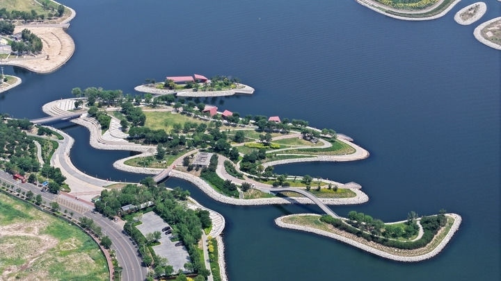 這是2024年6月28日拍攝的天津市濱海新區(qū)南灣公園一景（無人機(jī)照片）。新華社記者 李然 攝