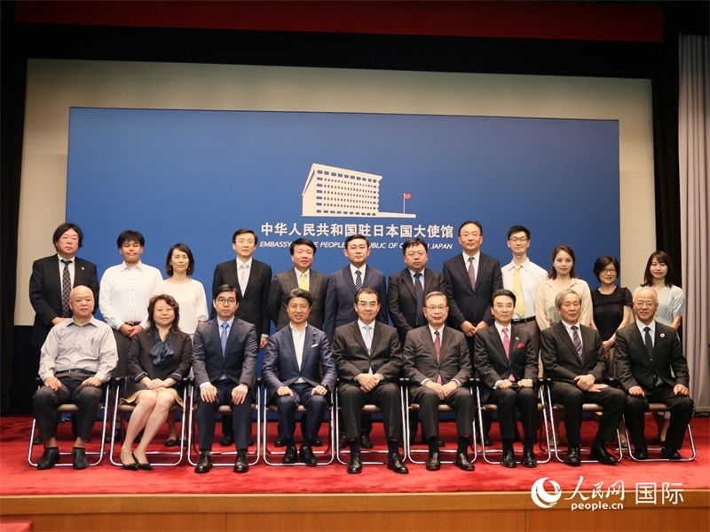 現(xiàn)場(chǎng)嘉賓合影。人民網(wǎng) 許可攝